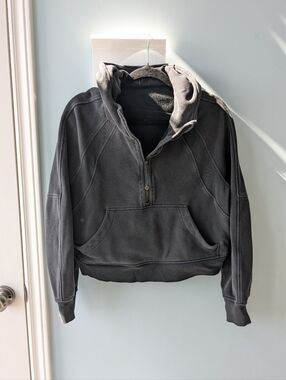 Women's Lululemon Cropped Black Half-Zip Scuba Hoodie - M/L